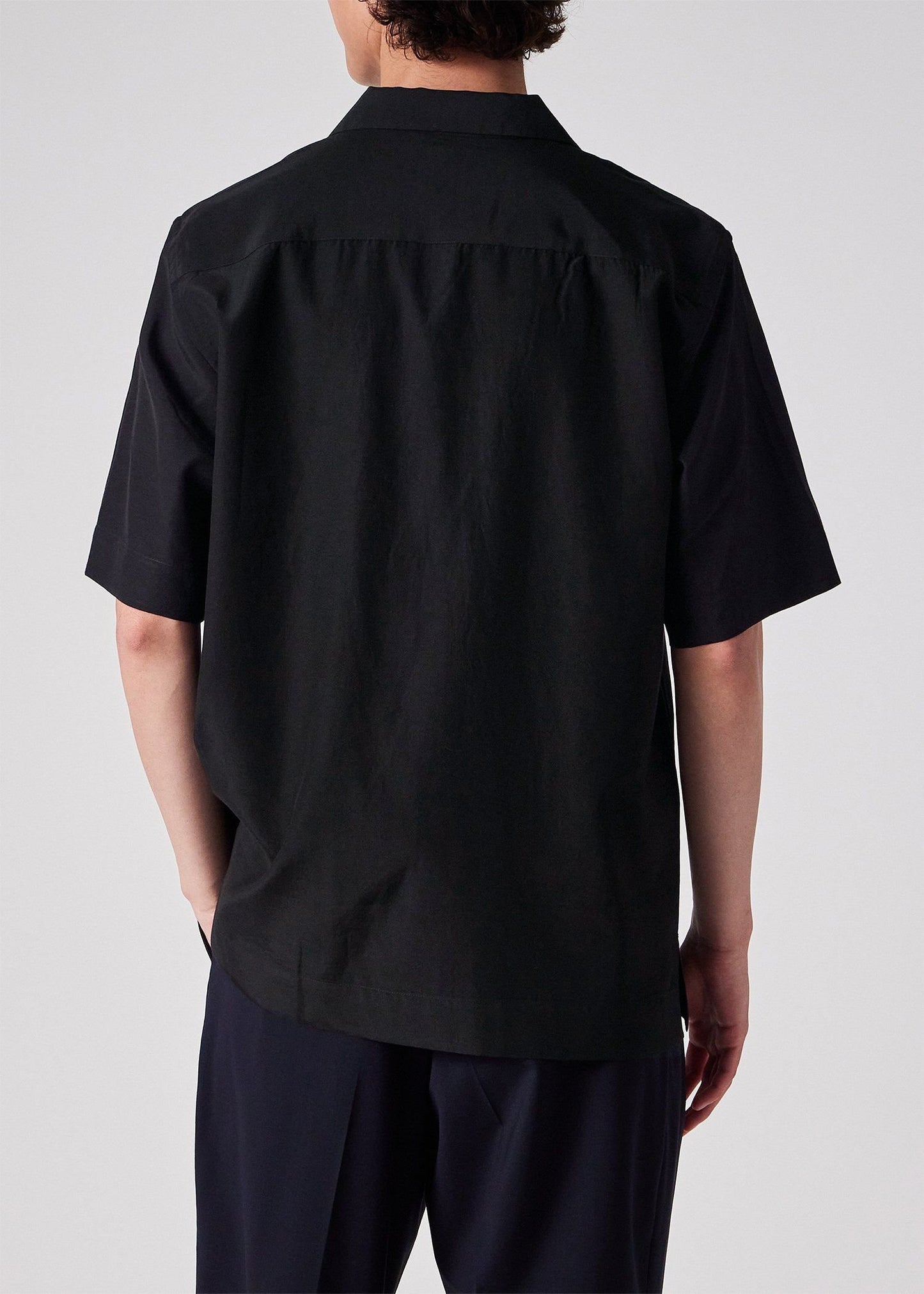 "Cropped Logo" ソリッド オープンカラーシャツ