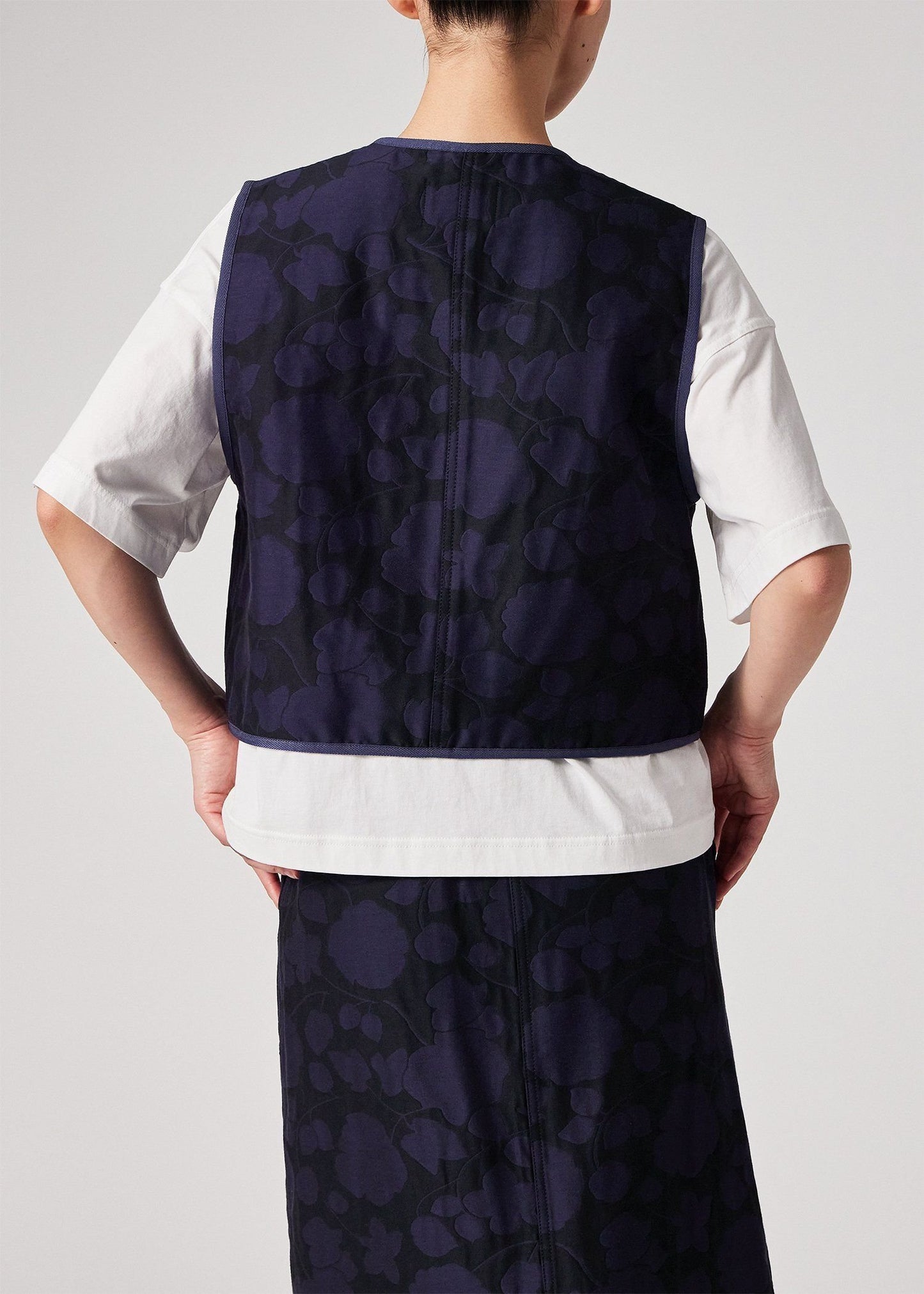 ウィメンズ "Perforated Floral" ジャカード ベスト
