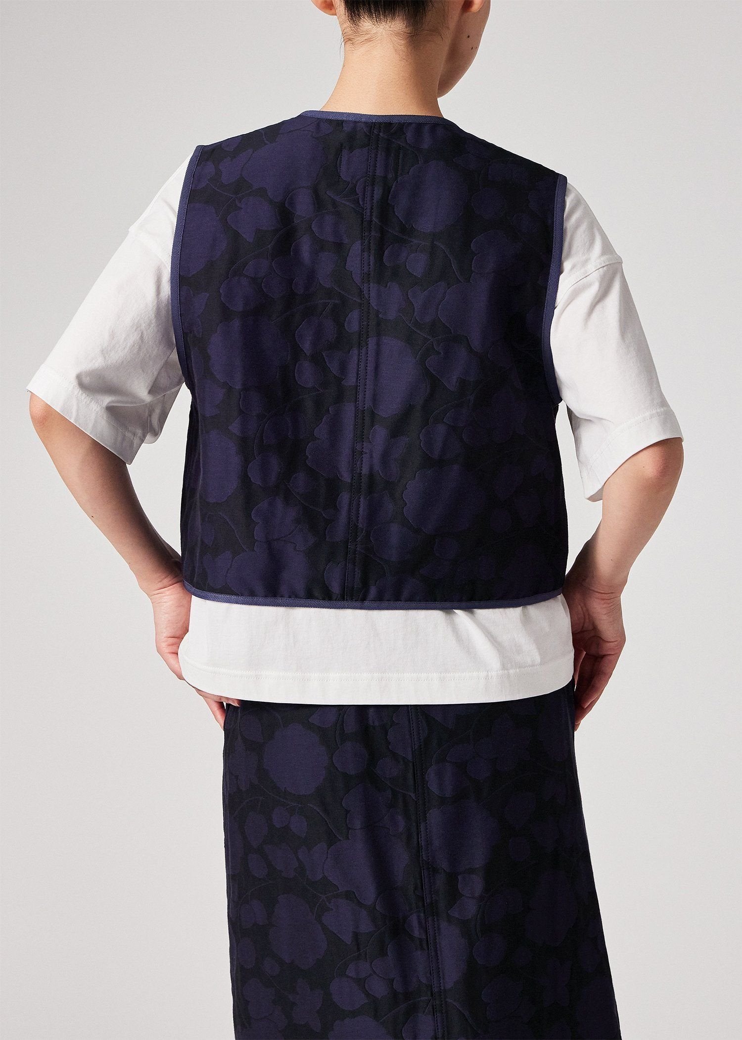 ウィメンズ "Perforated Floral" ジャカード ベスト