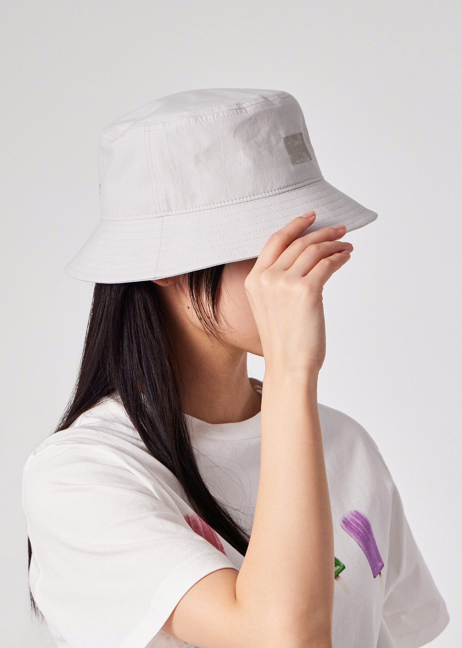 ウィメンズ "Cropped Logo" バケットハット