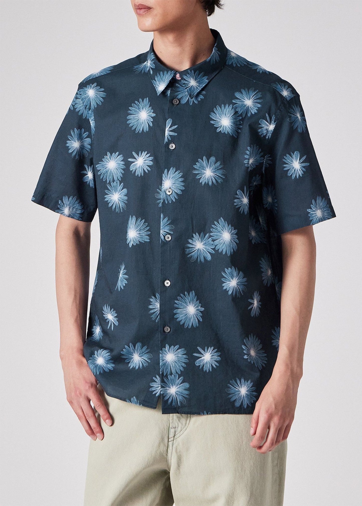 "Luminescent Floral" 半袖シャツ