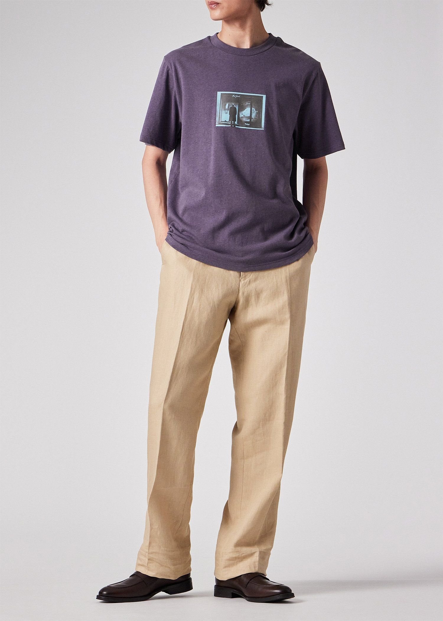 "Window Gaze" Tシャツ