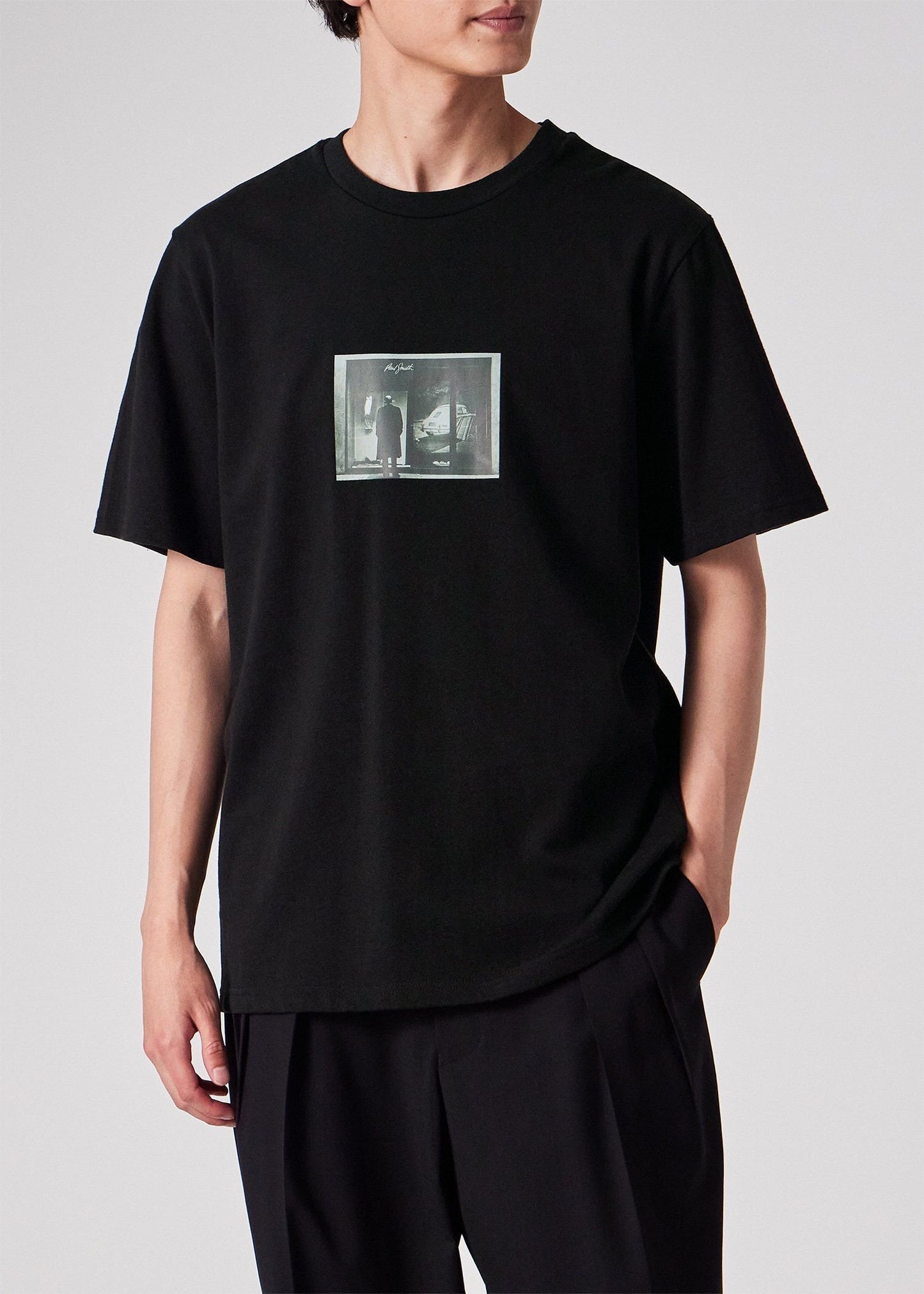 "Window Gaze" Tシャツ