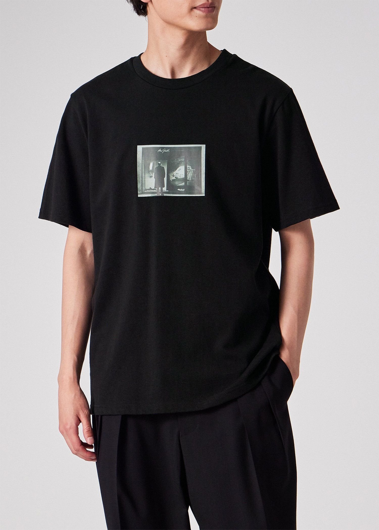 "Window Gaze" Tシャツ
