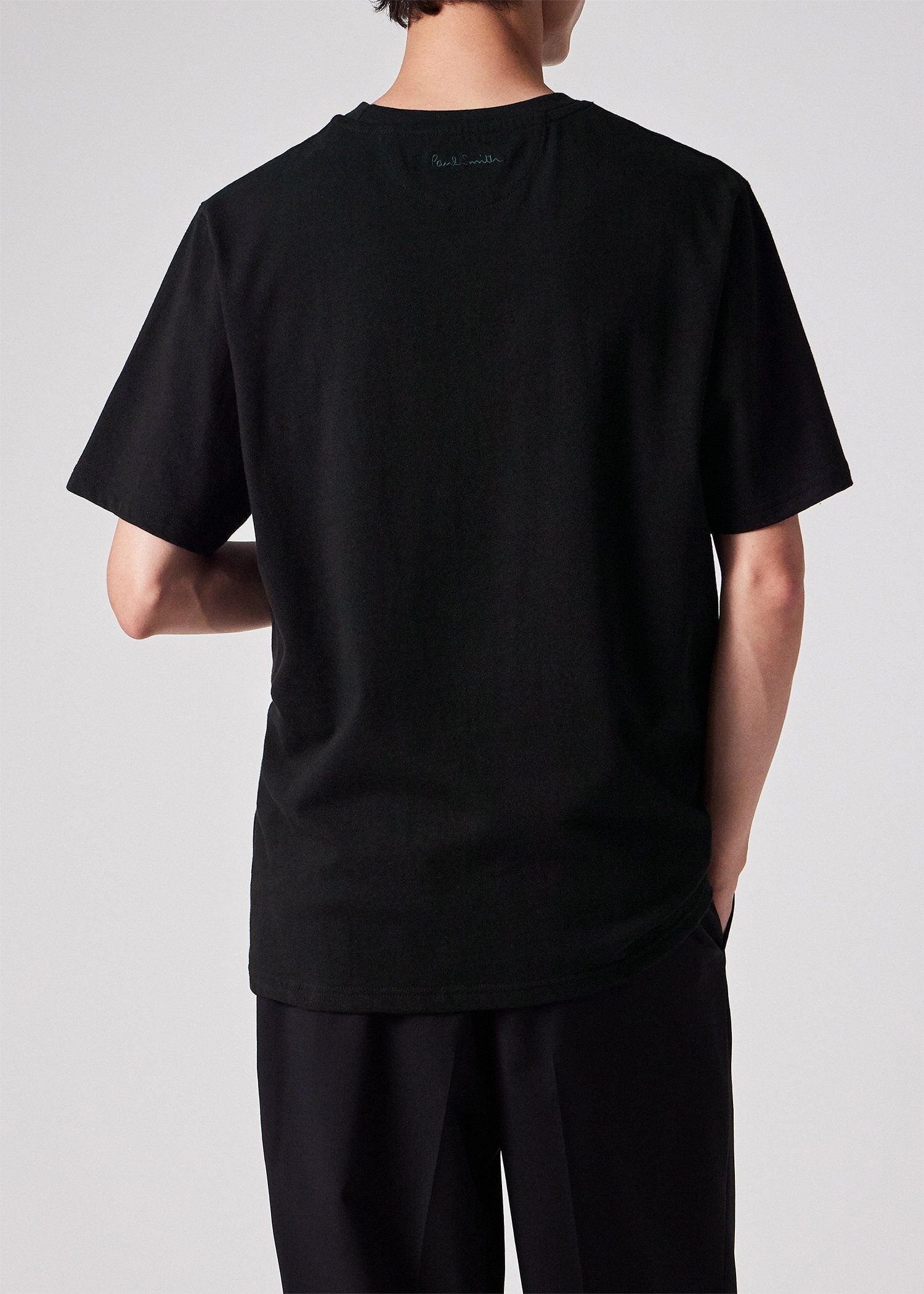 "Window Gaze" Tシャツ
