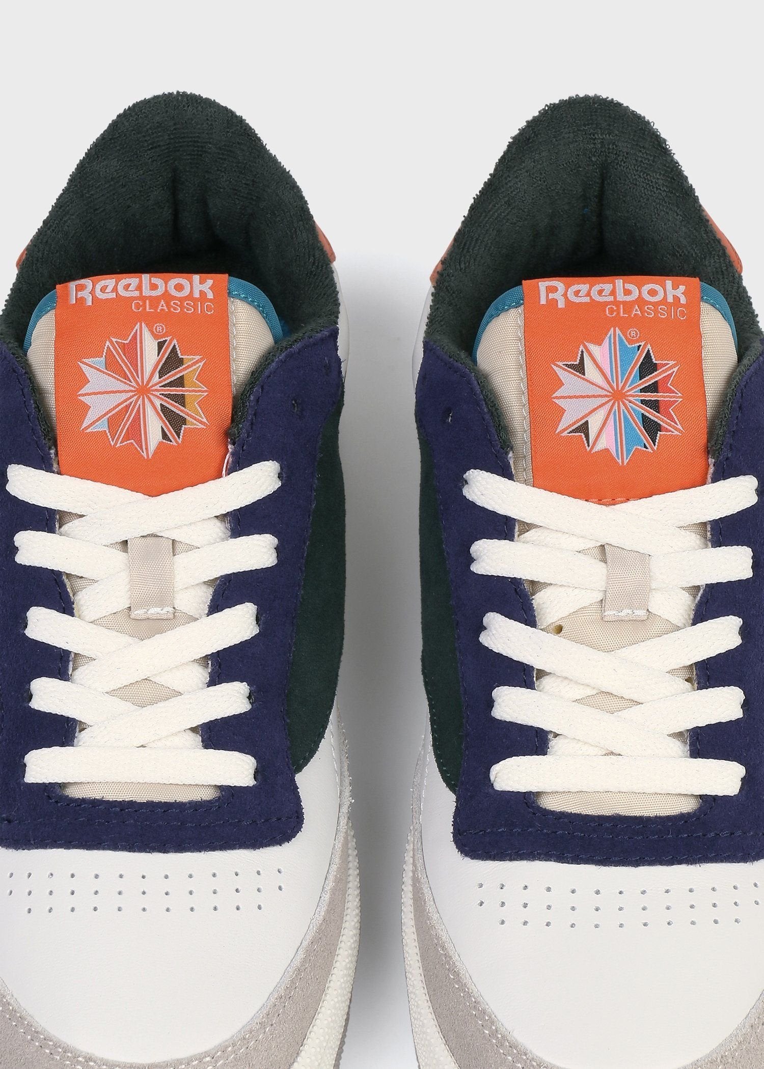 スニーカー